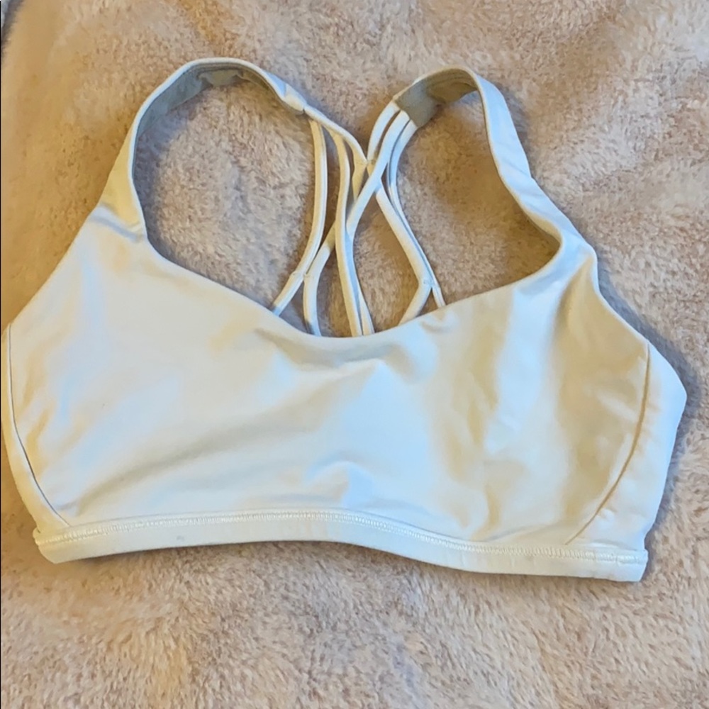 White Lululemon sports bra- 2🌟